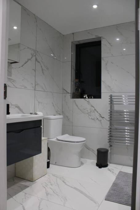 5 Star Apartment Londra Exterior foto